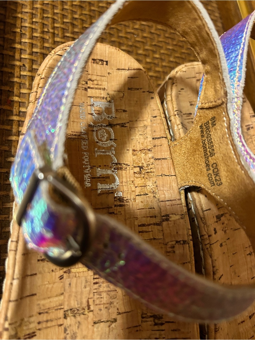 Born Sari Sandal Silver Multi Hologram Leather Strappy Wedge Platform Size 8 - Picture 4 of 15